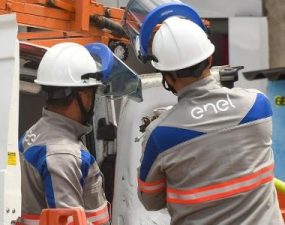 Enel deve responder WhatsApp de clientes em até 1 minuto, decide juiz