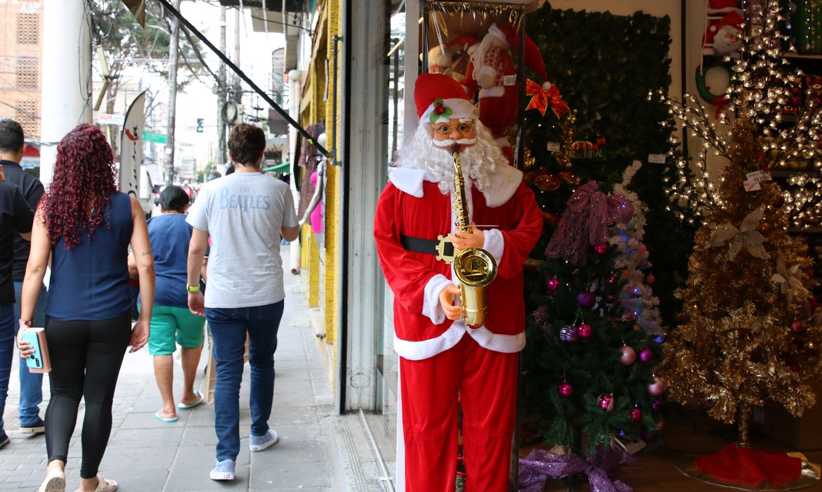 comercio_decoracao_de_natal_rvrsa_abr_2511213978.jpg