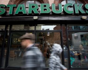 Consumidores dos EUA processam Starbucks por violações trabalhistas no Brasil e no Quênia | Empresas