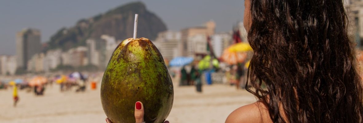 105493595-ec-rio-de-janeiro-10-01-2024-agua-de-coco-inflacao-verao-desacelera-em-2023-mas-consumid.jpg