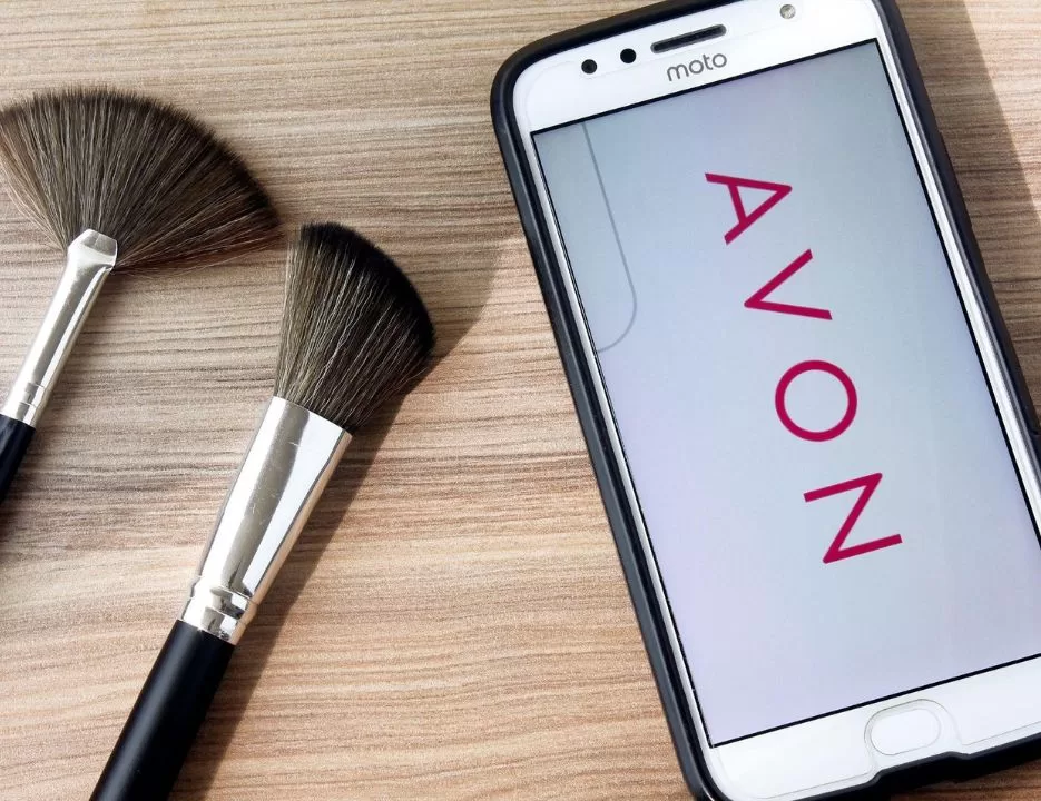 Das-revistas-ao-WhatsApp-as-estrategias-da-Avon-para-se-conectar-com-o-consumidor-jpg.webp.webp