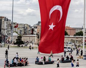 Inflação ao consumidor (CPI) anual da Turquia acelera para 64,77% em dezembro